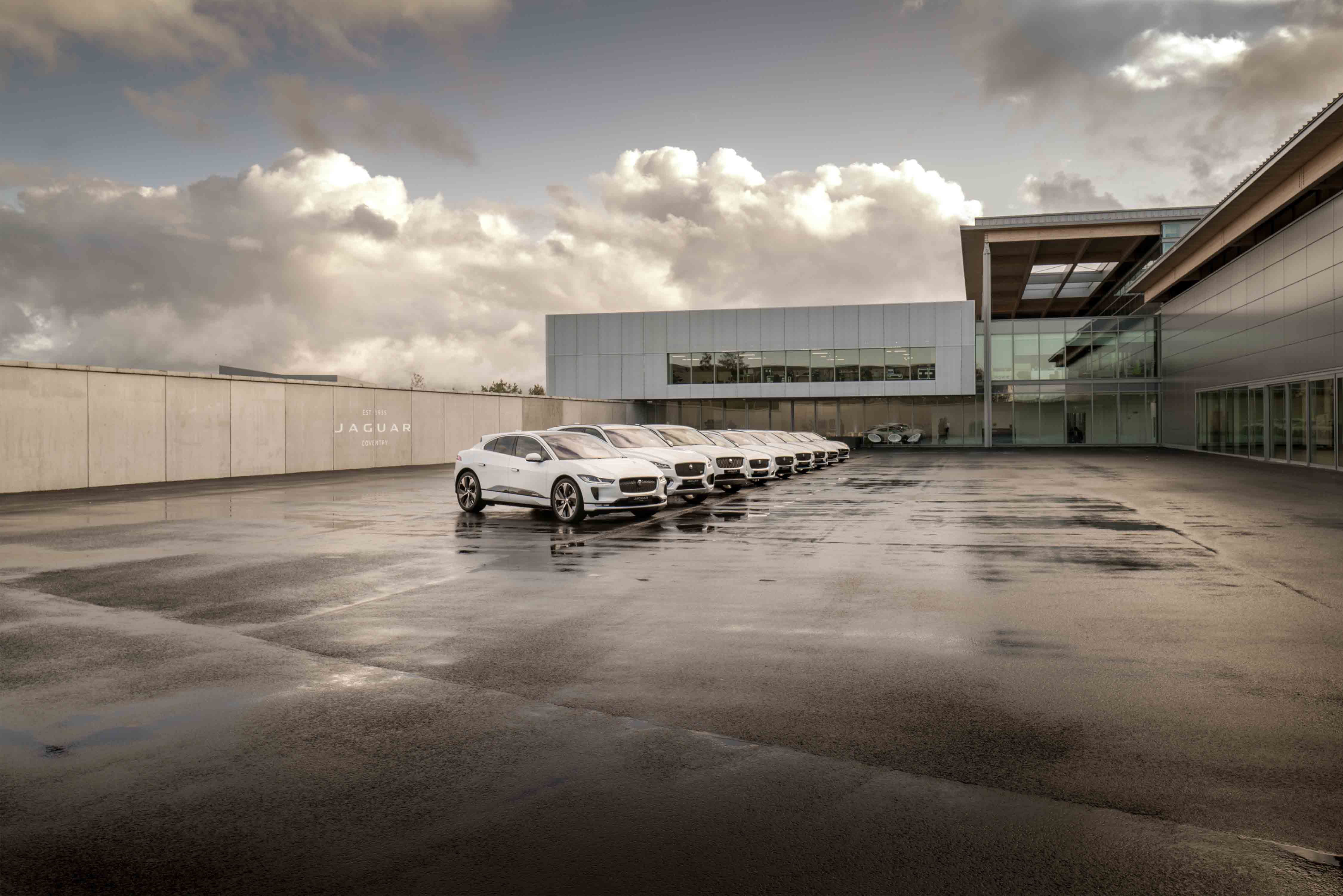 NUEVO DESIGN STUDIO DE JAGUAR