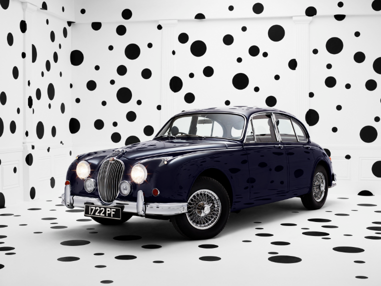 JAGUAR  CELEBRA EL 60º ANIVERSARIO DE LA LEGENDARIA  BERLINA DEPORTIVA MK 2 CON EL INCREÍBLE FOTÓGRAFO RANKIN