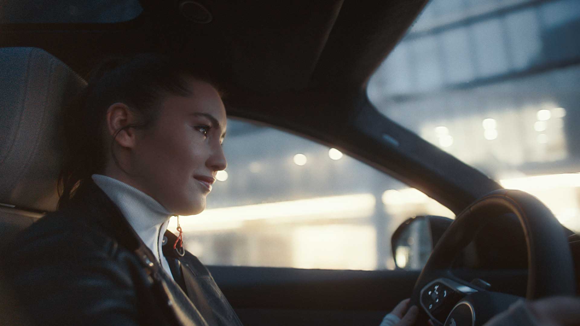 JAGUAR RINDE HOMENAJE A LA CREATIVIDAD INTRÉPIDA CON LA NUEVA CAMPAÑA DEL E-PACE