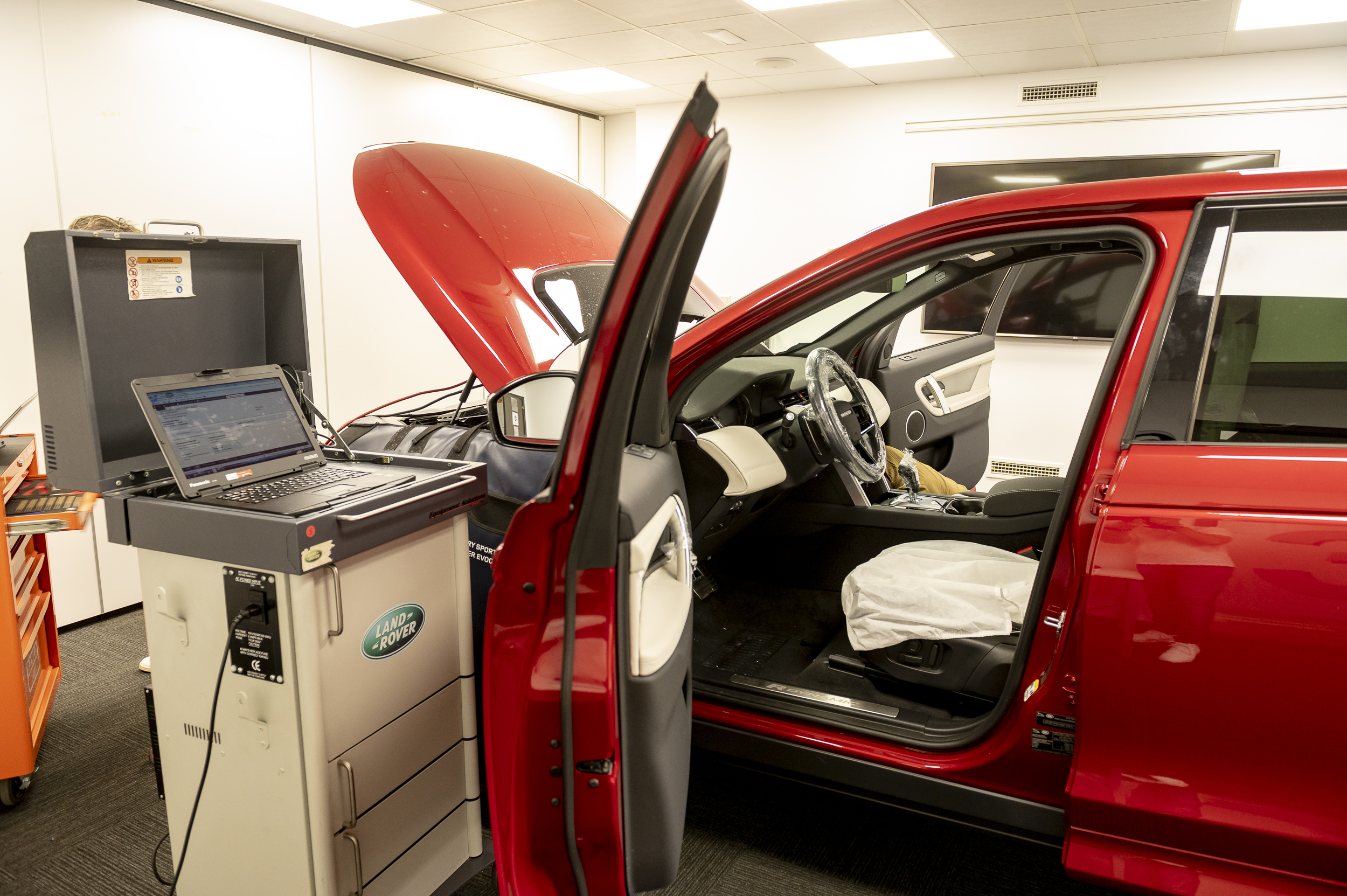JAGUAR LAND ROVER VUELVE A JUNTAR A SUS MEJORES TÉCNICOS A NIVEL GLOBAL EN EL CERTAMEN EVERYDAY LEGEND